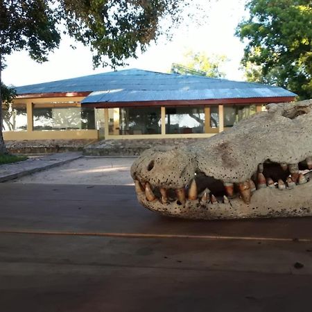 Crocodile Park Bungalow Катарагама Экстерьер фото