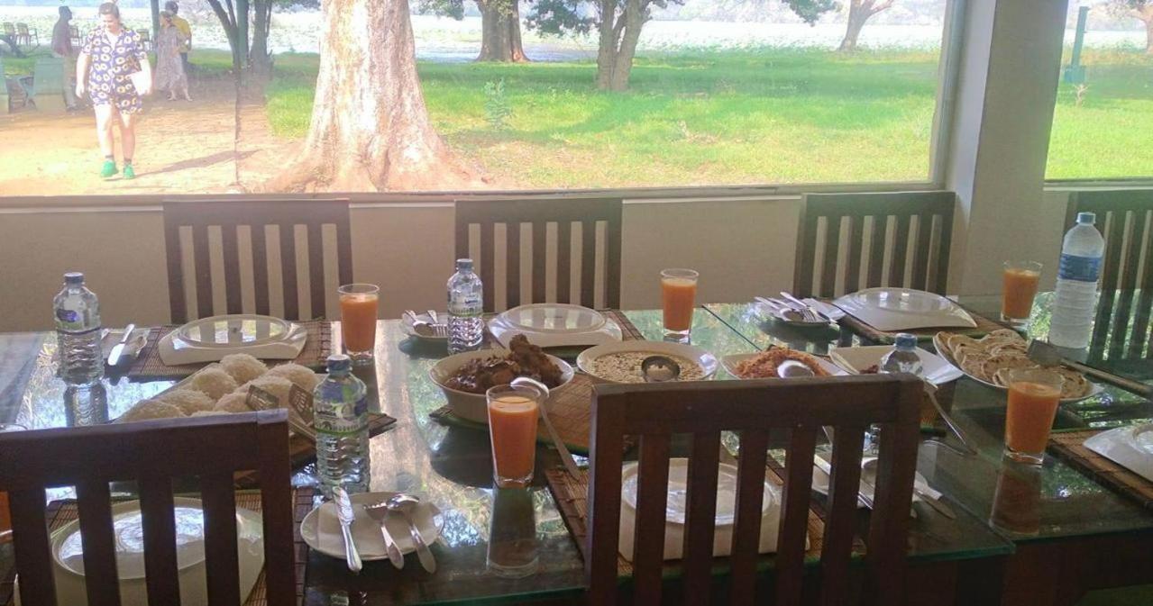 Crocodile Park Bungalow Катарагама Экстерьер фото